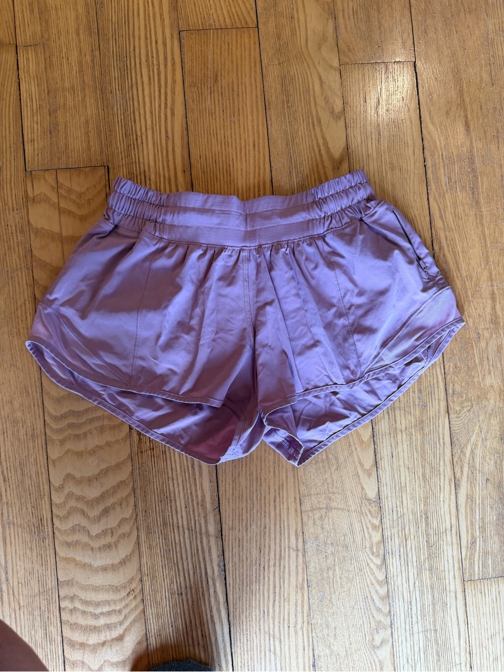 lululemon hotty hot shorts low rise 2.5 inch short